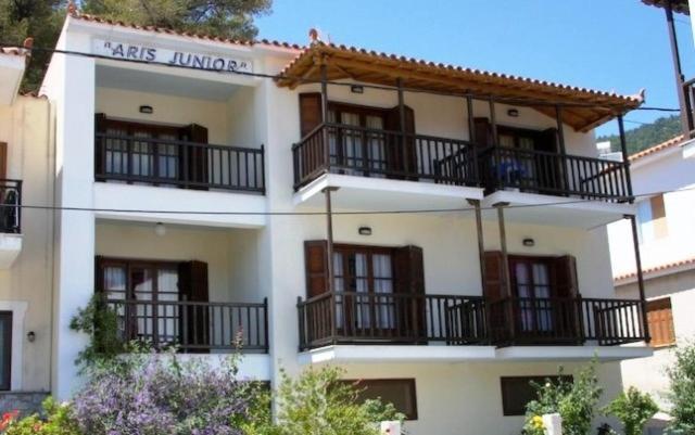 Aris Junior Studio & Apartments Нео Клима Екстериор снимка