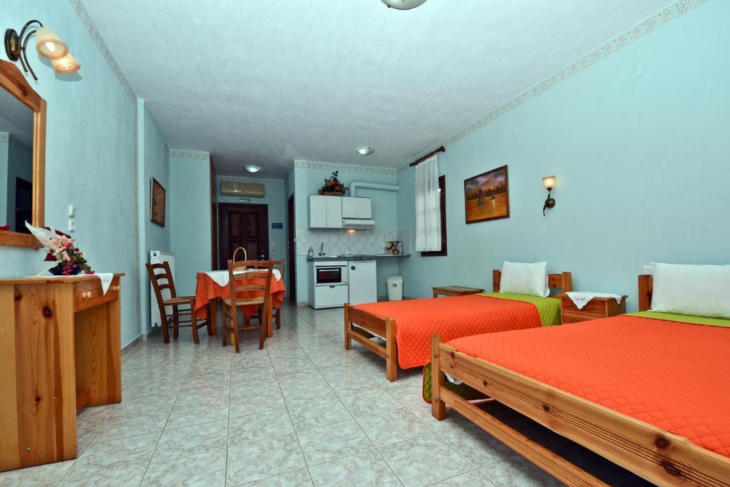 Aris Junior Studio & Apartments Нео Клима Стая снимка