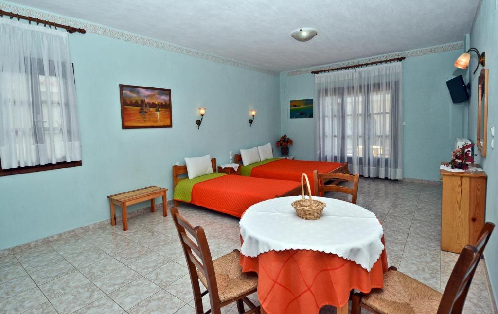 Aris Junior Studio & Apartments Нео Клима Стая снимка