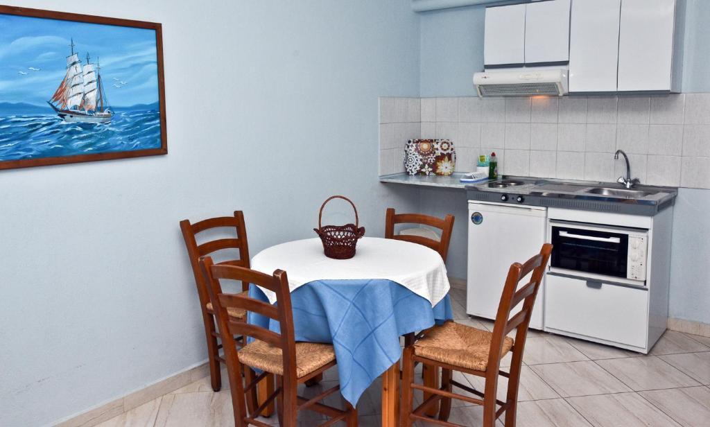 Aris Junior Studio & Apartments Нео Клима Стая снимка