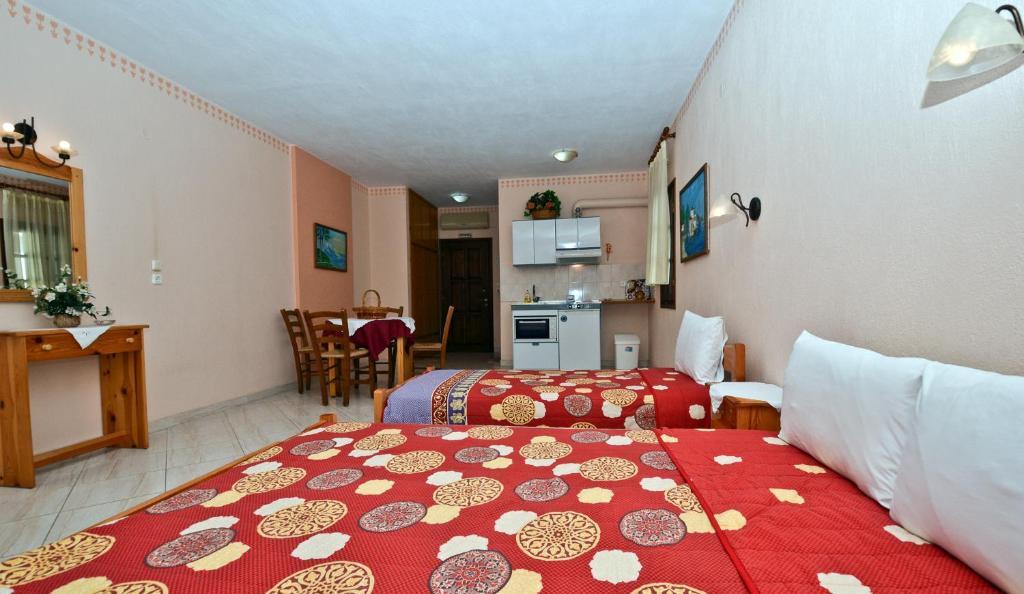 Aris Junior Studio & Apartments Нео Клима Стая снимка